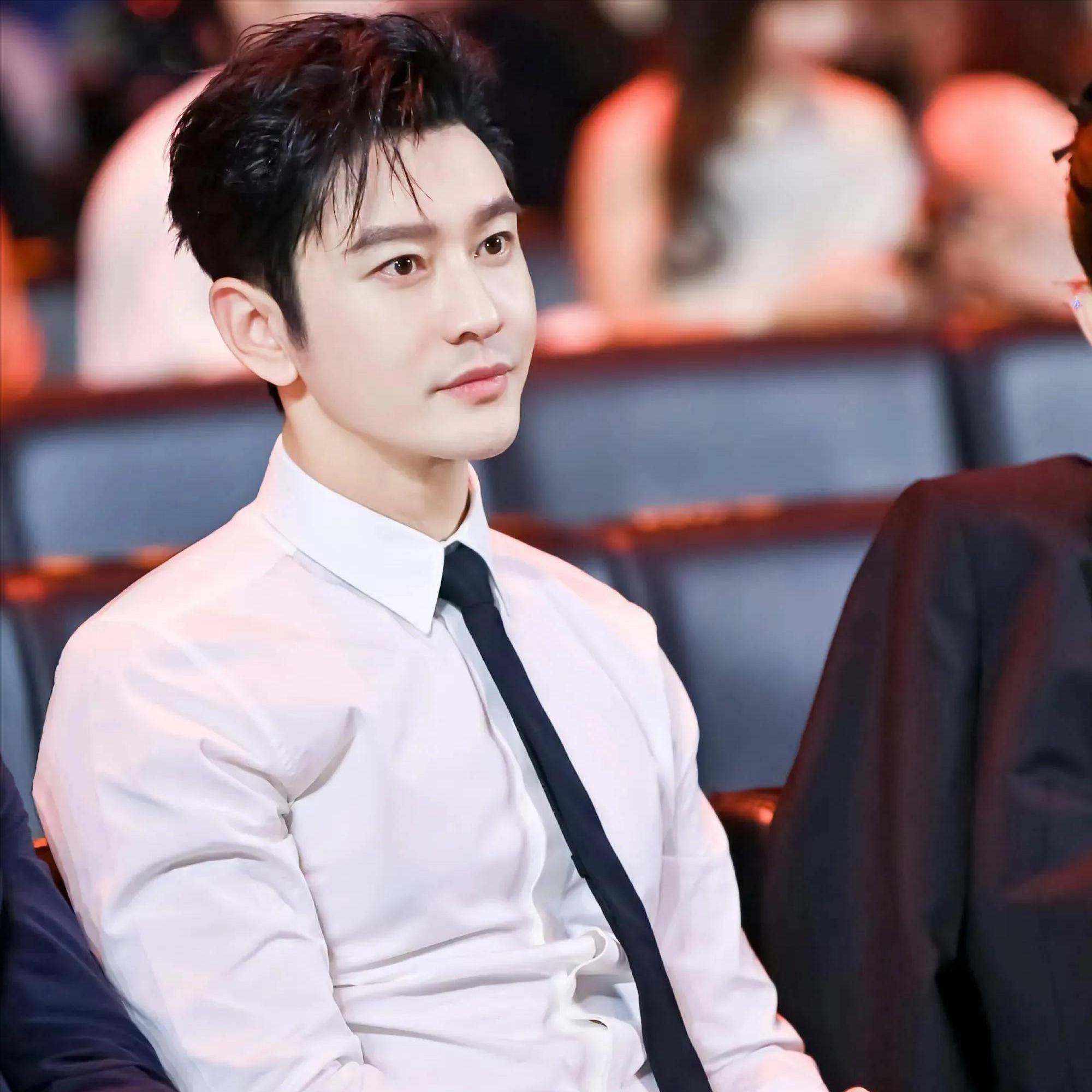 娱乐圈公布恋情的明星_黄晓明新恋情 胡冉儿 黄晓明感情史