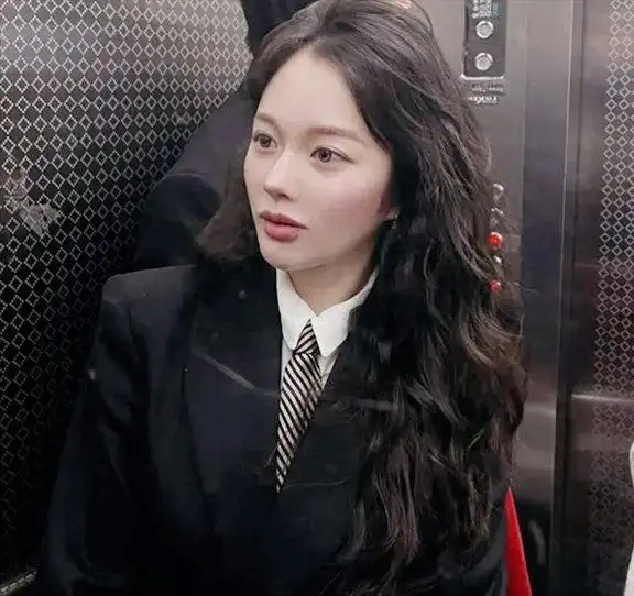 韩国女星被指整形过度，底子太好颜值依旧在线