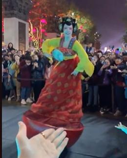 抖音初代草根网红现状_抖音网红黑料网站链接下载最新,_沈巍流浪大师经历