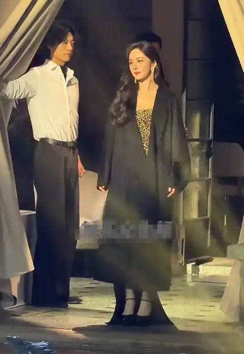 女明星脸上有疤痕_杨幂生图真实颜值_女明星卸妆前后对比