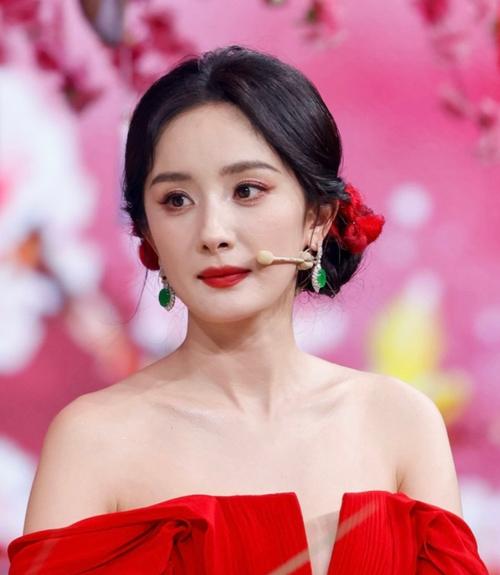 女明星好看的嘴唇_嘴明星是什么意思_女明星嘴型